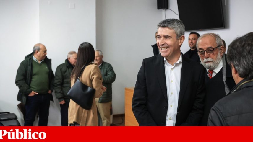 Carneiro é reeleito líder do PS com 96,9% dos votos