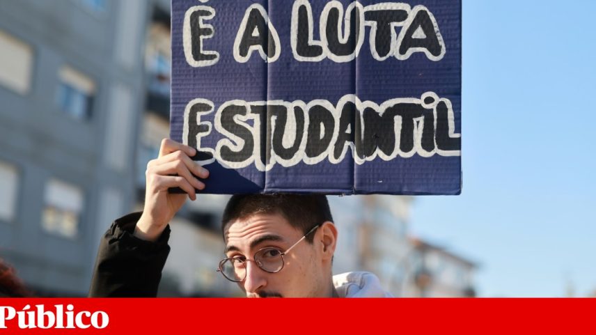 De manhã, alunos da Escola Artística Soares dos Reis exigiram melhores condições de ensino