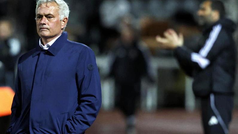 Mourinho treina atualmente o Benfica