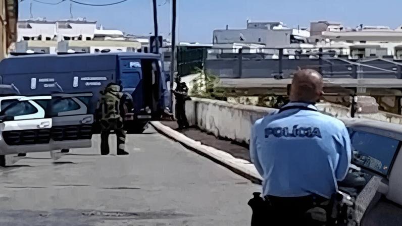 Granada encontrada dentro de veículo em Olhão