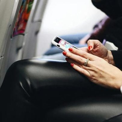 Chamadas a bordo: devem ser permitidas as ligações em voo?