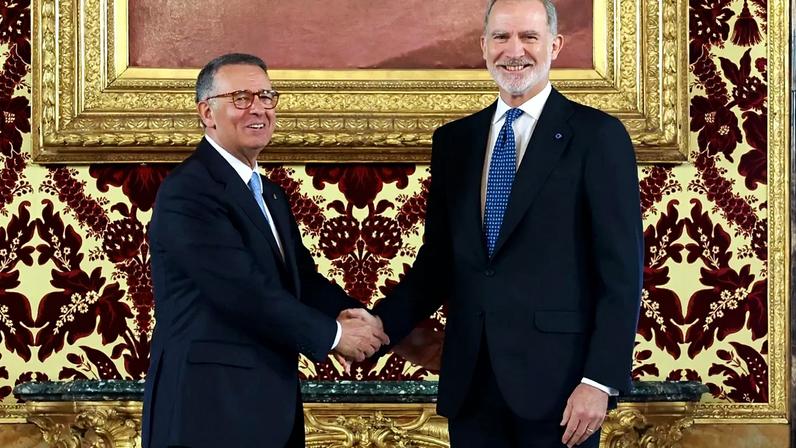 António José Seguro (esq.), presidente de Portugal, ao lado de Felipe VI, rei de Espanha, em Madrid, 20 de abril de 2026