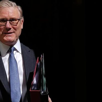 Starmer resiste a apelos de demissão ligados a polémica com Mandelson