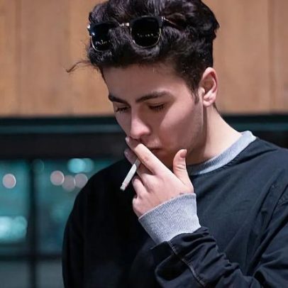 Reino Unido aprova lei anti-tabaco para criar geração sem fumo