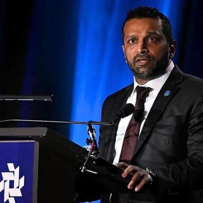 Diretor do FBI move processo de difamação de 250 milhões contra revista