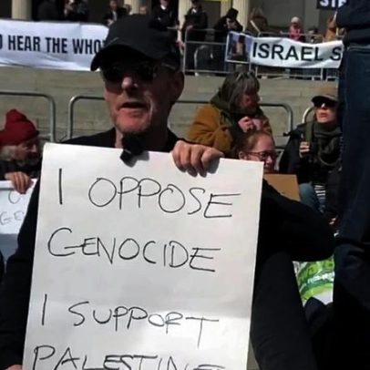 Robert Del Naja, dos Massive Attack, detido durante protesto em Londres