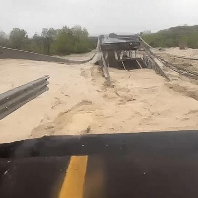 Nevões e chuva intensa na Itália deixam moradores presos em casa