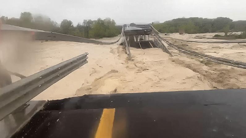 Nevões e chuva intensa na Itália deixam moradores presos em casa
