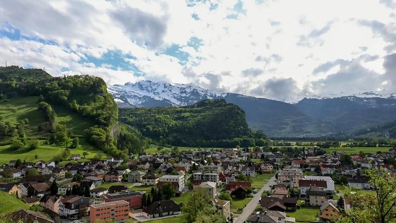 Vista aérea de uma aldeia no Liechtenstein
