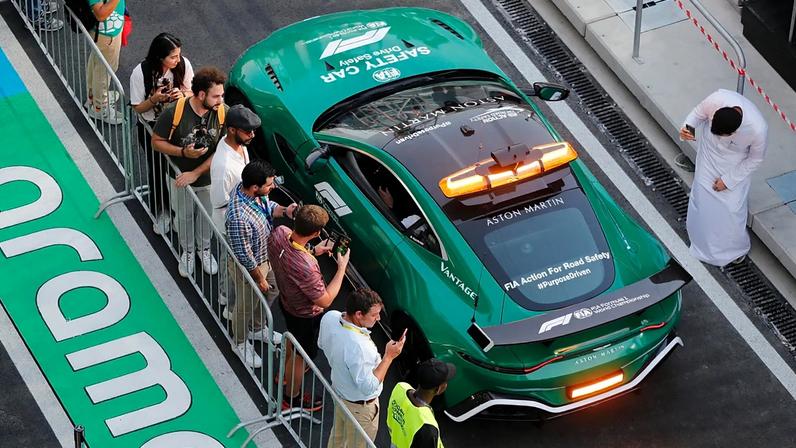 Arábia Saudita reforça presença na Fórmula 1 com grandes projetos de desportos motorizados, incluindo um novo complexo residencial. (Foto AP/Amr Nabil)