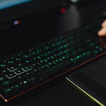 IA apaga base de dados de empresa em 9 segundos e pede desculpa