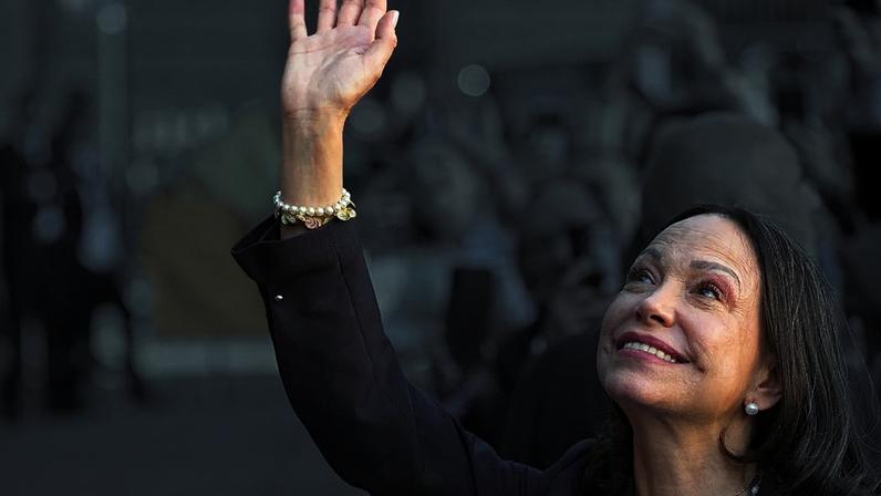 María Corina Machado reúne-se com Luís Montenegro em São Bento