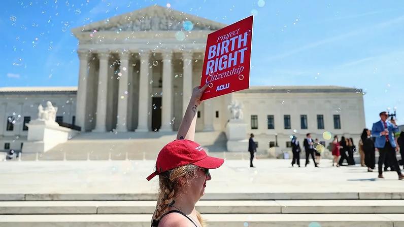 Supremo dos EUA questiona tentativa de Trump de limitar cidadania por nascimento
