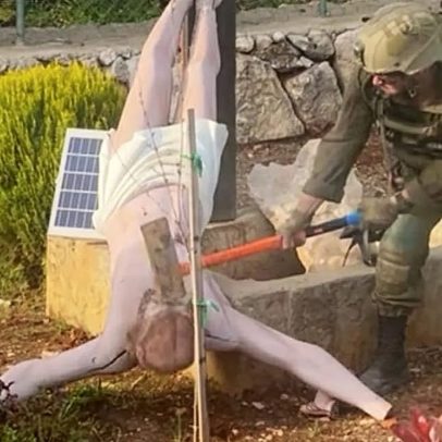 Forças israelitas detêm dois soldados por destruir cabeça de Jesus no Líbano