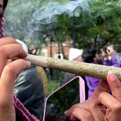 Fumadores de cannabis celebram o 4/20 em Nova Iorque, EUA