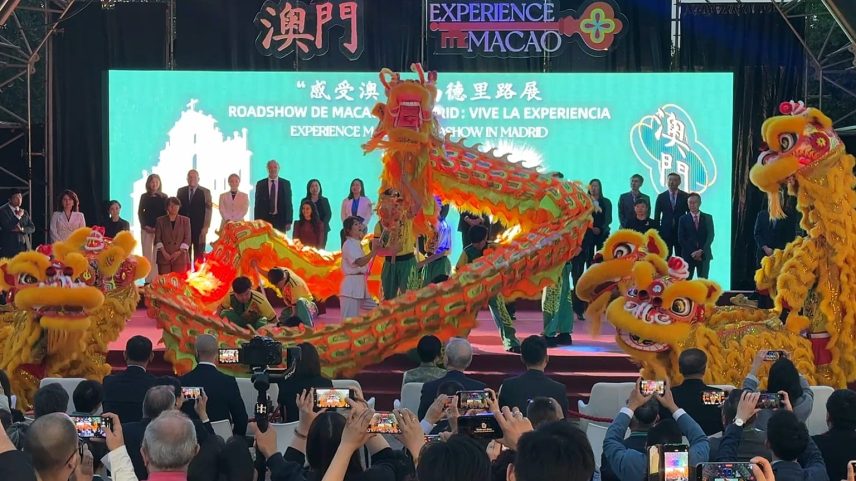 Macau apresenta leões, mascotes e robôs para cativar Madrid