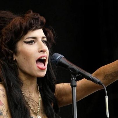 Pai de Amy Winehouse perde ação sobre venda de bens da filha