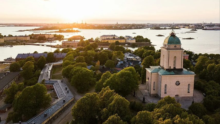 Quando a ligação ferroviária transfronteiriça abrir neste verão, deverá criar a viagem de comboio mais longa atualmente possível na UE.