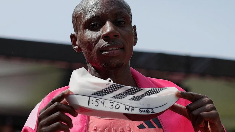 Sebastian Sawe e Yomif Kejelcha correram 42 quilómetros em menos de 2 horas. Os atletas mais bem sucedidos na maratona de Londres 2026 tinham uma coisa em comum.