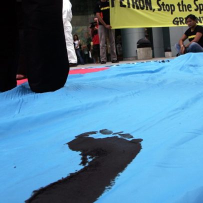 Colômbia: Greenpeace protesta contra combustíveis fósseis numa praia