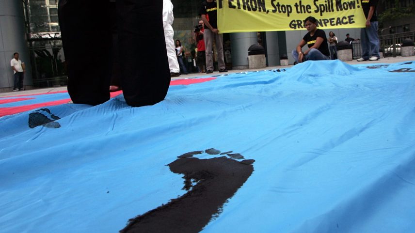 Colômbia: Greenpeace protesta contra combustíveis fósseis numa praia