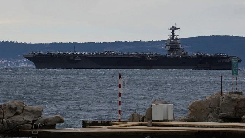 Maior porta-aviões dos EUA regressa a casa após destacamento recorde