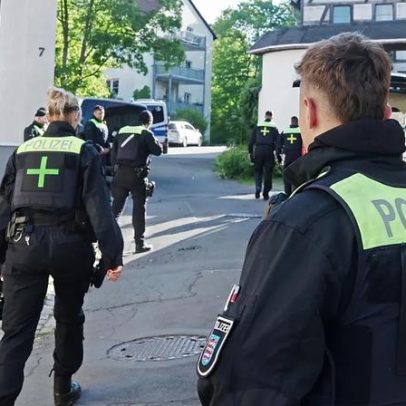 Três apoiantes Reichsbürger julgados na Alemanha por golpe e rapto