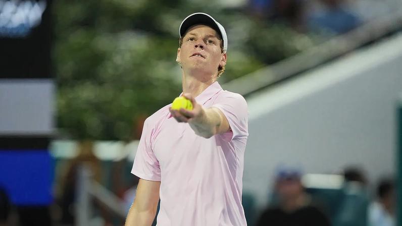 Sinner vence Alcaraz na final de Monte Carlo e volta ao topo do ranking