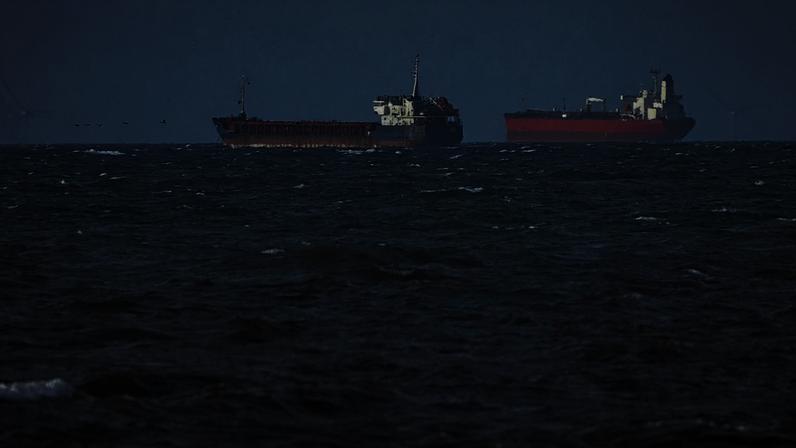 Suécia confisca navio da frota fantasma russa com pavilhão falso