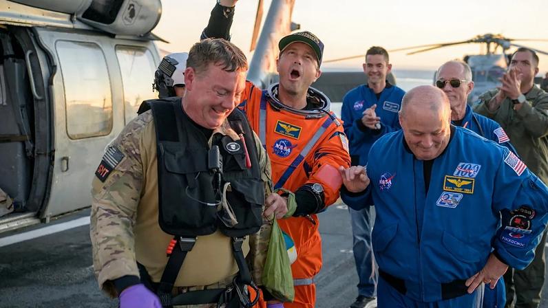 Vídeo mostra cápsula da Artemis II a amarrar no Pacífico