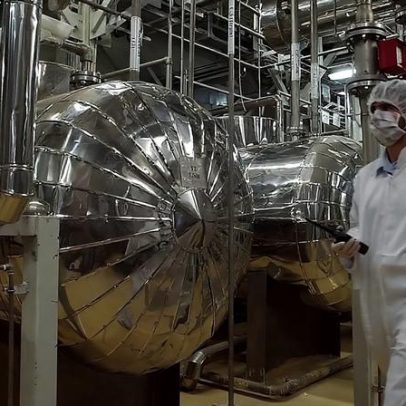 Diretor da AIEA pede controlo do programa nuclear iraniano para pôr fim à guerra