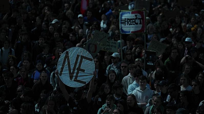 Estudantes checos protestam contra cortes nos meios de comunicação públicos