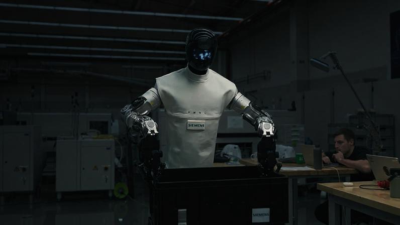 Siemens afirmou esta quinta-feira que o robô da Humanoid foi testado na fábrica de eletrónica da empresa em Erlangen, na Alemanha.