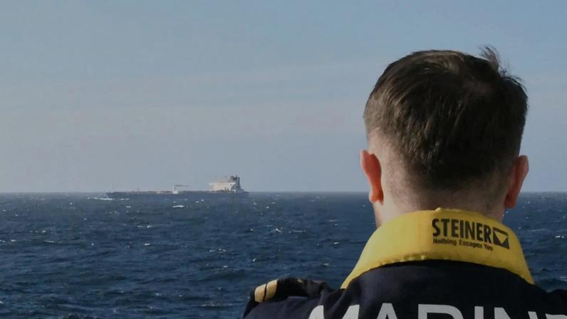 O que sabemos sobre o navio ABINSK e por que não foi parado