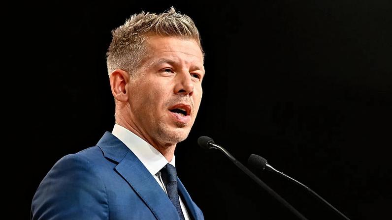 Magyar pede a Orbán que levante veto ao empréstimo à Ucrânia antes de sair