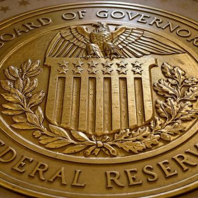 Fed aumenta juros para conter inflação ligada ao conflito com o Irão