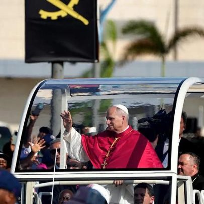 Papa em Angola acalma tensão com Trump e exorta romper ciclo de interesses
