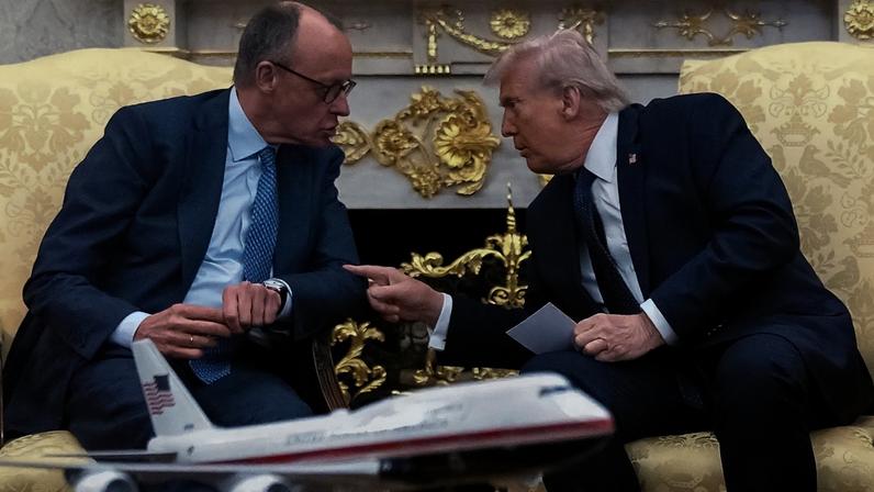 Trump faz novo discurso contra Merz após ameaça de retirada de tropas