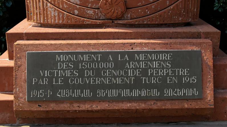 Primeiro-ministro francês recorda massacre arménio em Marselha