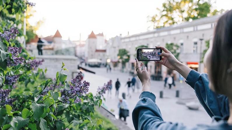 Destinos ideais para mulheres que viajam sozinhas, dois na Europa