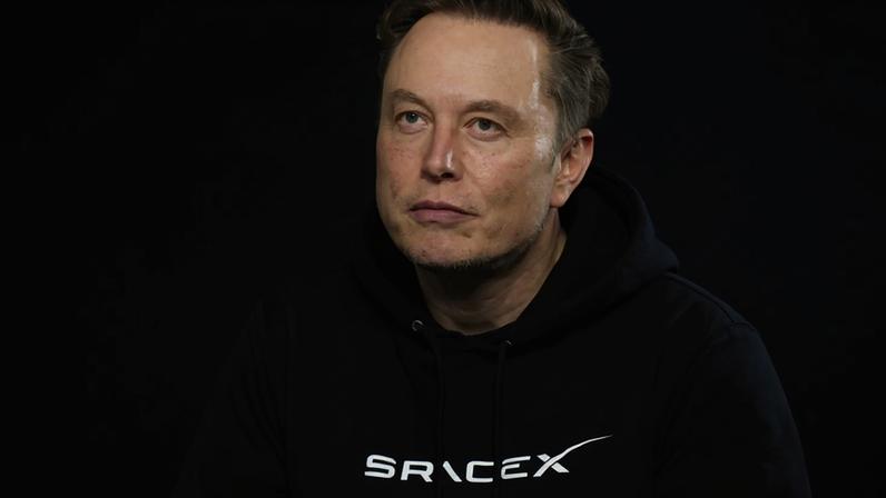 ARQUIVOS - Elon Musk assiste à final do campeonato de luta livre da NCAA, a 22 de março de 2025, em Filadélfia.