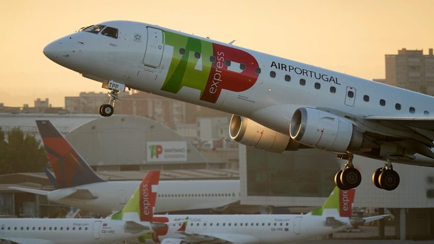 Três empresas demonstraram interesse em adquirir uma participação na companhia aérea portuguesa