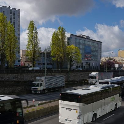 Camionistas em França protestam perto de Paris contra subida dos combustíveis