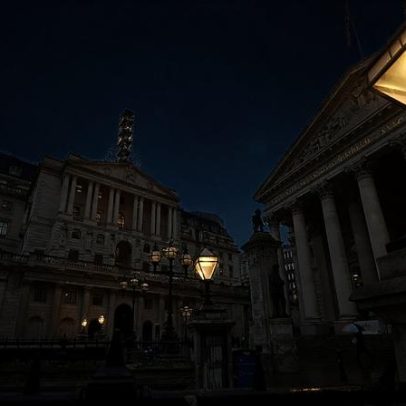 Banco de Inglaterra mantém juros, conflito no Irão eleva preço do petróleo