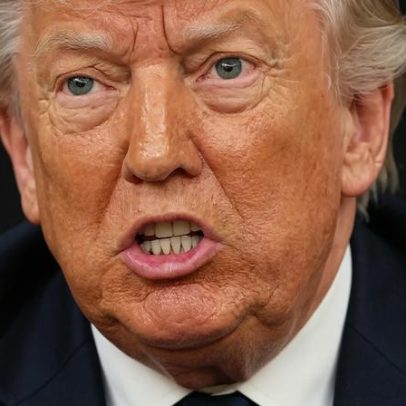 Trump avalia opções militares contra o Irão