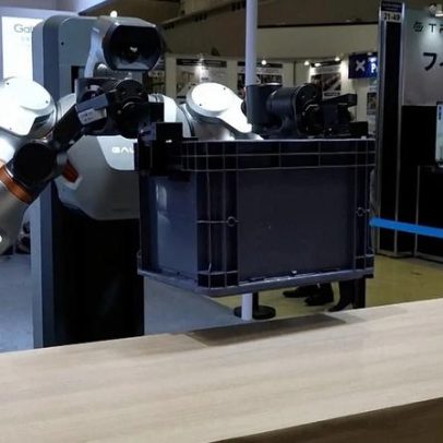 Japão tenta alcançar a China na corrida aos robôs humanoides