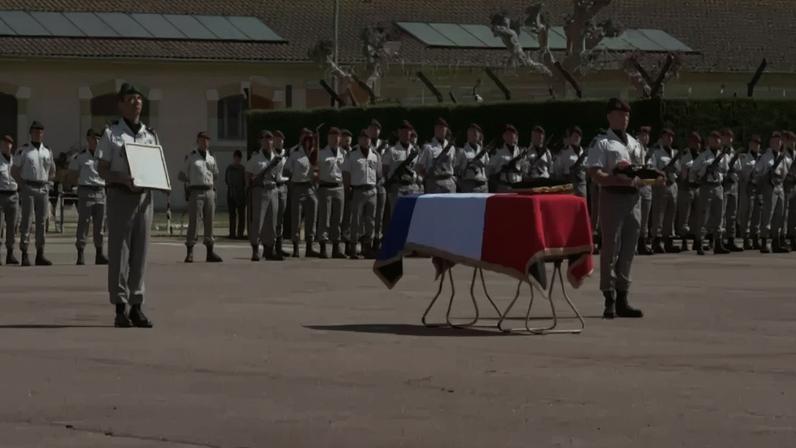 França presta homenagem nacional a soldado morto no Líbano