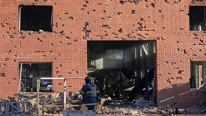 Região de Kiev alvo de ataque diurno com drones e mísseis russos