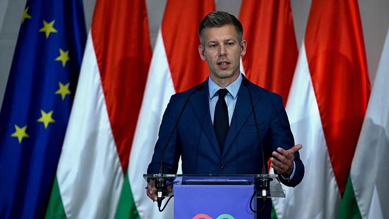 Péter Magyar visita Bruxelas; comissária Roxana Mînzatu entrevista Euronews