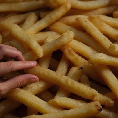 Estudo mostra que as batatas fritas sabem melhor quando vêm do prato alheio